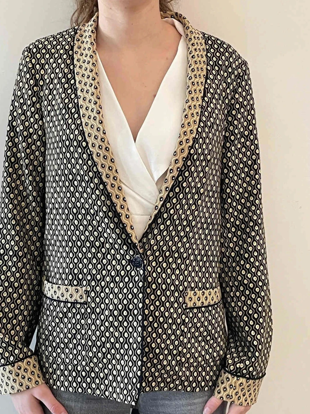 Blazer Scotch & Soda con estampado elegante en negro y beige, talla 38, prenda fluida de estilo bohemio – photo 2